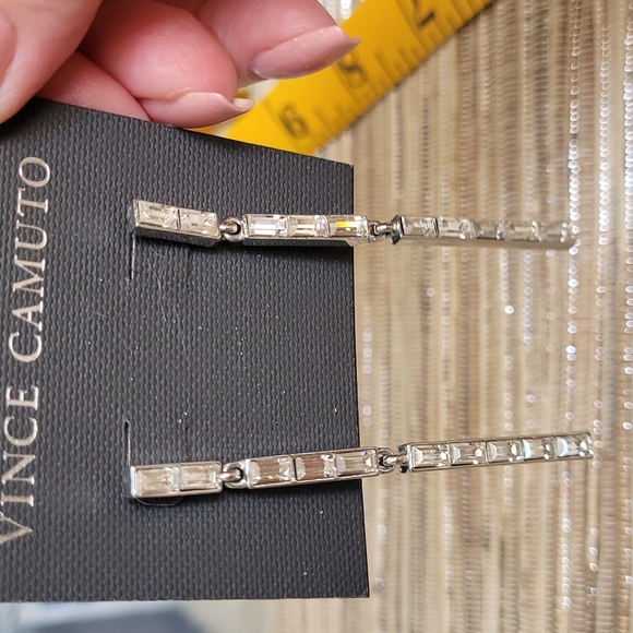 Vince Camuto hinged dangle earrings - Picture 5 of 6